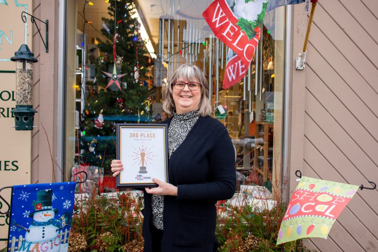 Annual Holiday Window Contest